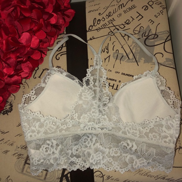 Bundle of two small Aeropostale padded bralettes - Picture 6 of 7